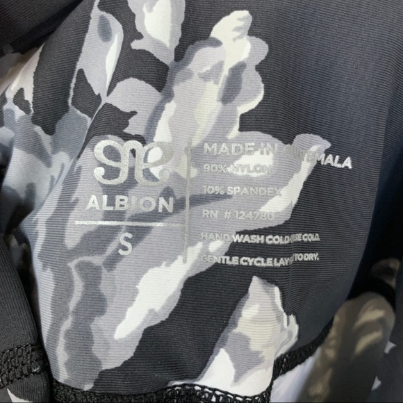 Albion Dark Gray Leggings w/Vintage Rose Pattern Size S - Picture 6 of 6